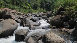 Foto: Curug Leuwi Asih yang Segar Buat Libur Weekend di Bogor