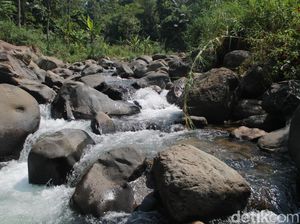 Foto: Curug Leuwi Asih yang Segar Buat Libur Weekend di Bogor