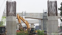 Sementara itu, perkembangan konstruksi Ramp Jatiwangin Barat baru mencapai 67,16 persen. Jika seluruh konstruksi rampung pada akhir 2021, masa konstruksi Tol Becakayu molor sekitar 3 bulan.   