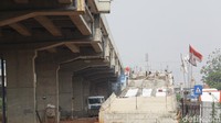 Pembangunan konstruksi Tol Becakayu seksi 1 sepanjang 16.01 kilometer hingga akhir kuartal III/2021 mencapai 95,54 persen dengan deviasi negatif sebesar 1,61 persen.  