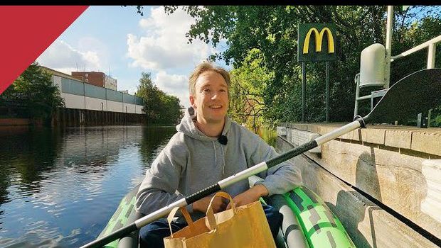 Cuma di Hamburg, Pesan Menu McDonald's Bisa dari Perahu di Atas Sungai!