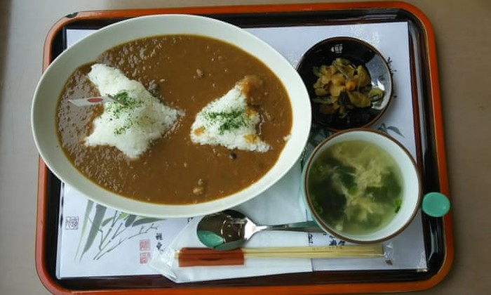 Curry rice bentuk pulau sengketa antara Jepang dan Korea Curry rice bentuk pulau sengketa antara Jepang dan Korea ini bikin warga Korea geram.