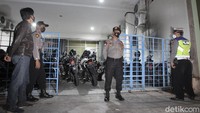 Hasil penggerebekan kantor pinjaman online ilegal di Sleman itu diamankan 83 orang operator debt collector, 2 HRD, dan 1 manager.   