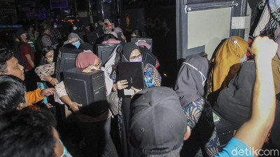 Begini Detik-detik Polisi Gerebek Kantor Pinjol Ilegal di Sleman