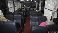 Polisi juga turut menyita barang bukti berupa 105 ponsel yang digunakan untuk penagihan dan juga 105 PC dan laptop yang digunakan juga untuk aktivitas pinjol ilegal.  