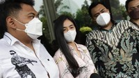 Diam-diam DJ Una sudah memasukkan gugatan cerai pada 4 Oktober 2021 di Pengadilan Agama Jakarta Selatan. Kemarin, Kamis (14/10/2021) ssidang cerai perdana DJ Una dan Irsan Ramadhan digelar. Foto: Pahlevi S/detikHOT
