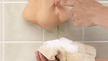 Kok jadi geli punya tempat sabun begini. Foto: Brightside