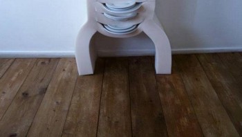 Lemarii piring dan gelas yang elastis. Foto: Brightside