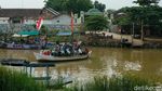 Tak Ada Jembatan, Getek pun Jadi Alat Menyeberang Warga Kendal