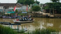 Untuk diketahui, detikcom bersama BRI mengadakan program Sinergi Ultra Mikro di Bandar Lampung dan Semarang untuk memantau upaya peningkatan inklusi finansial masyarakat melalui sinergi BRI, Pegadaian, dan PNM dalam Holding Ultra Mikro. Holding Ultra Mikro berupaya mendukung pertumbuhan ekonomi yang kuat dan berkelanjutan untuk peningkatan UMKM di Tanah Air. Untuk informasi lebih lengkap, ikuti beritanya di https://sinergiultramikro.detik.com/.