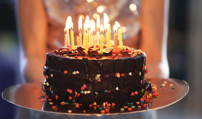 Ini Fakta Tradisi Tiup Lilin dan Potong Kue Ulang Tahun yang Populer di Dunia