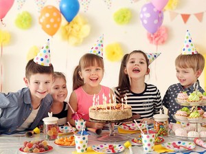 Ini Fakta Tradisi Tiup Lilin dan Potong Kue Ulang Tahun yang Populer di Dunia