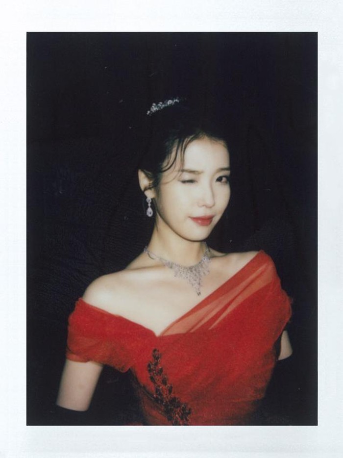 IU akan comeback dengan single digital Strawberry Moon.
