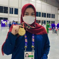 Joshan Dwanisya merupakan mahasiswi Universitas Jenderal Achmad Yani Yogyakarta (Unjaya) yang meraih medali emas PON XX Papua 2021. Dia merupakan atlet cabang olahraga (cabor) Terbang Layang dalam PON Papua 2021. Mahasiswi Prodi Keperawatan (S-1) Fakultas Kesehatan itu, tergabung dalam kontingen Provinsi Jawa Barat. Sasha demikian dia akrab disapa, turun pada kategori Mix Double Duration Flight Kelas Schweizer SGU 2-22. Foto: Dok. Pribadi Joshan Dwanisya.