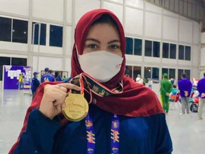 Gagal Jadi TNI, Atlet Terbang Layang Berhijab Ini Raih Medali Emas PON Papua