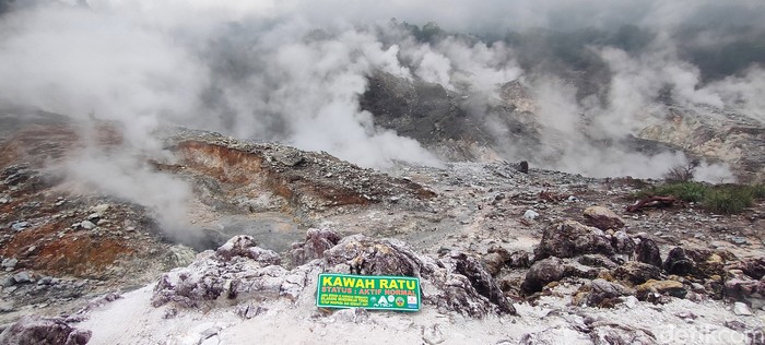 Suasana objek wisata Kawah Ratu yang terletak di kawasan Taman Nasional Halimun Salak, Bogor, beberapa waktu lalu. Hingga hari ini berbagai tempat wisata yang terletak di Taman Nasional Halimun Salak masih belum dibuka untuk umum.