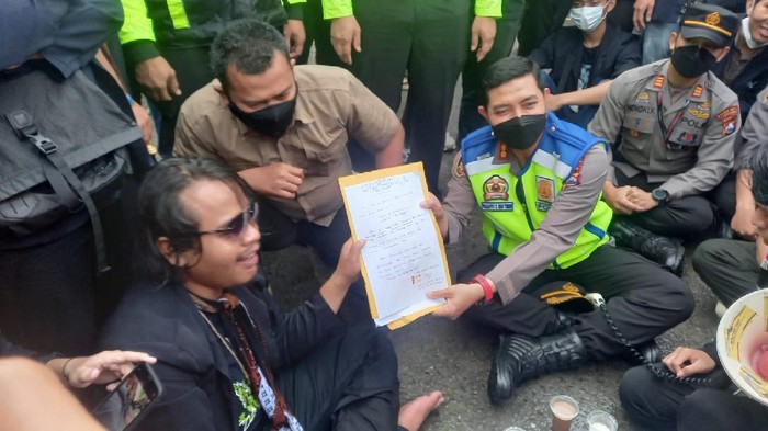 Kapolresta Tangerang Kombes Wahyu Sri Bintoro hadapi mahasiswa pendemo dengan santai