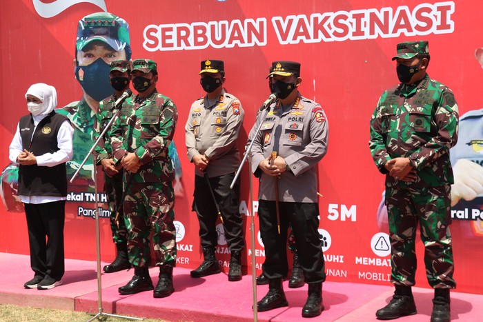 kapolri dan pangdam di lapangan thor surabaya