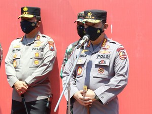 Tinjau Vaksinasi di Surabaya, Kapolri Minta Titik Terjauh Didatangi