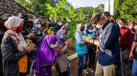 Mendengar keluhan tersebut Sandi prihatin, namun dirinya memang tidak bisa berbuat banyak selama ini. Namun, saat ini dia menegaskan kalau pihaknya akan membuka kembali desa wisata Kaki Langit namun dengan protokol Kesehatan yang ketat. Sehingga masyaraka bisa kembali membuka usaha mereka di Desa Wisata Kaki Langit.