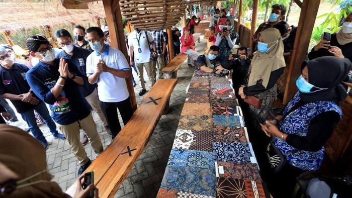 Menteri Pariwisata dan Ekonomi Kreatif Sandiaga Salahuddin Uno kembali membuka desa wisata Kaki Langit di Bantul, Yogyakarta.