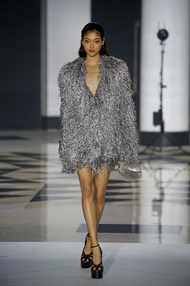 Inilah fashion show koleksi terbaru busana Lanvin Spring/Summer 2022. Foto: Getty Images/Thierry Chesnot.