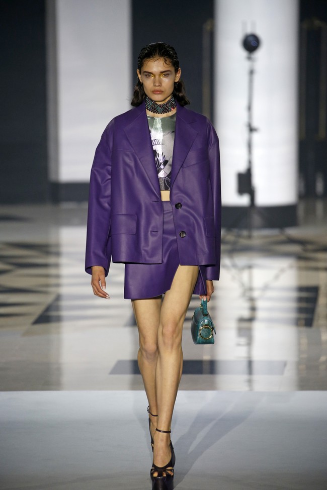 Inilah fashion show koleksi terbaru busana Lanvin Spring/Summer 2022. Foto: Getty Images/Thierry Chesnot.