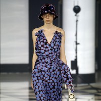 Inilah fashion show koleksi terbaru busana Lanvin Spring/Summer 2022. Foto: Getty Images/Thierry Chesnot.