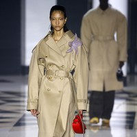 Inilah fashion show koleksi terbaru busana Lanvin Spring/Summer 2022. Foto: Getty Images/Thierry Chesnot.