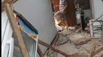 Potret Rumah Tertimpa Crane di Depok, Ada Bocah Tertimbun