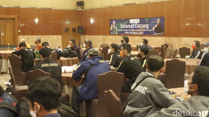 Kontingen Jawa Barat tiba di Bandung usai tampil di PON XX 2021 Papua.
