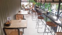 Bagian atasnya terdapat area indoor dan juga semi outdoor. Cocok banget dikunjungi untuk nongkrong bersama teman-teman. Foto: detikFood/Yenny Mustika Sari