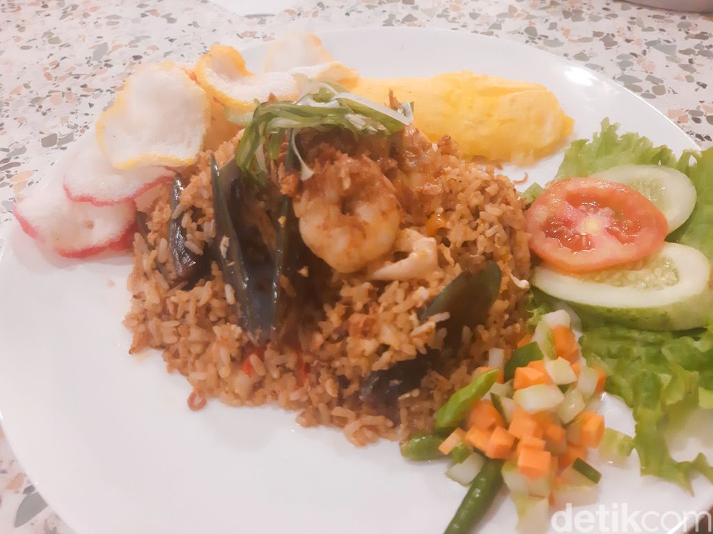 La Isola Caffe, Dolce, & Kitchen, kafe baru di Bogor, Jawa Barat bertemakan tropis cantik yang menawarkan beragam camilan, cake, pastry, hingga makanan Indonesia.