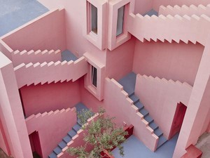 Melihat La Muralla Roja, Apartemen Squid Game di Spanyol