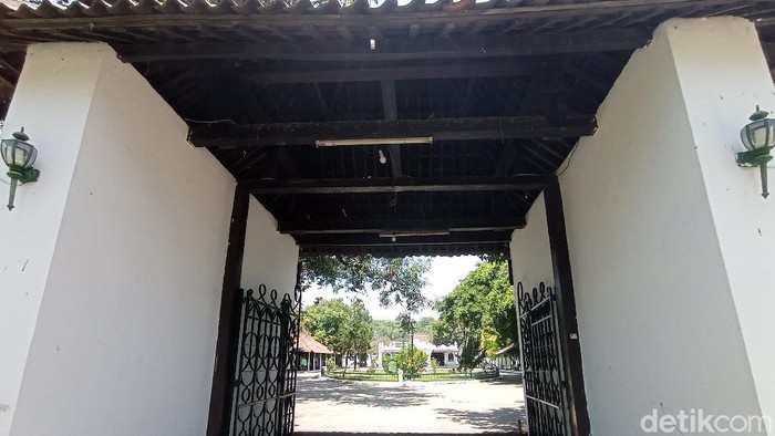Lawang Gledegan di Cirebon