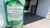 Jajat mengatakan pada zaman dulu lawang gledegan merupakan pintu utama yang dijaga ketat oleh pasukan kesultanan. Ia pun menjelaskan alasan pintu tersebut dinamakan lawang gledegan.  