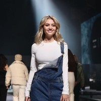 Leni Klum kini mengikuti jejak sang ibu Heidi Klum terjun ke dunia modelling. Leni sudah tampil dalam fashion show Dolce & Gabbana dan menjadi model untuk Vogue Jerman edisi Januari/Februari 2021. Foto: dok. Getty Images