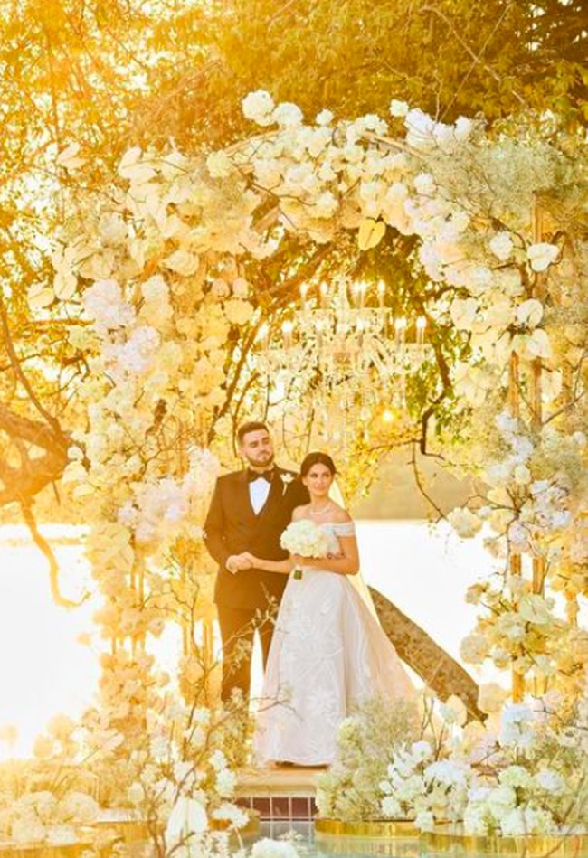 Pasangan crazy rich ini viral karena pernikahan mewahnya di Afrika. Disebut-sebut pernikahan berbiaya Rp 57 miliar ini menjadi pernikahan termahal. Foto: dok. Instagram/@mariyasolodar