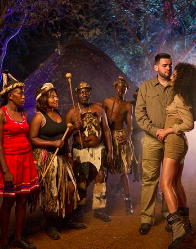 Zambia dipilih menjadi tempat pernikahan idaman untuk pasangan ini karena keduanya. Foto prewedding bergaya eksotis ini menjadi saksi bisu. Foto: dok. Instagram/@mariyasolodar