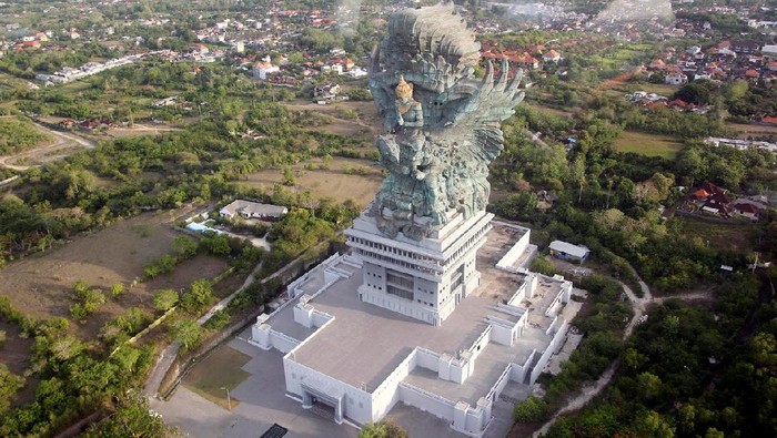Usai hadir dan resmi mengudara di pulau dewata, Trevo melengkapi dan memanjakan pelanggannya untuk bisa menikmati Bali dari ketinggian. Gimana caranya?