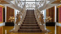 Untuk mengikuti tur hotel mewah selama 90 menit di Burj Al Arab, wisatawan perlu membayar AED 399 atau sekitar Rp 1.530.000. (Jumeirah Group)