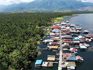 Melawat Kearifan Lokal Papua di Desa Wisata Kampung Yoboi