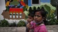 Tetapi pihak Pemerintah Kota (Pemkot) Jakarta Pusat mengisyaratkan kemungkinan membuka taman kota, tempat pemakaman umum (TPU) serta Ruang Publik Terpadu Ramah Anak (RPTRA) untuk publik dengan kapasitas 50 persen.