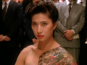Adegan Legendaris God of Gamblers, Michiko Nishiwaki di Balik Tato Naga