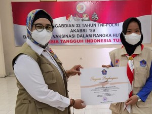 BNPB Beri Penghargaan ke 445 Relawan Prokes PON XX Papua