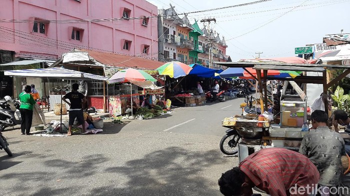 Pemerintah Kota (Pemko) Pekanbaru berencana menata pasar tradisional jadi Malioboro. Salah satunya ialah pasar di Jalan Agus Salim yang tak tertata. (Raja Adil/detikcom)