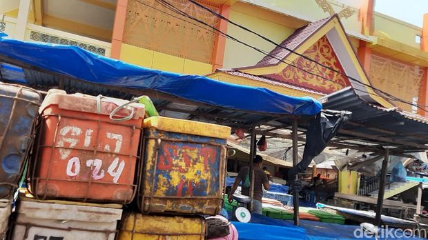 Pemerintah Kota (Pemko) Pekanbaru berencana menata pasar tradisional jadi 'Malioboro'. Salah satunya ialah pasar di Jalan Agus Salim yang tak tertata. (Raja Adil/detikcom)