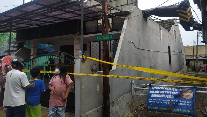 Penampakan Tower Air yang Dirobohkan Crane yang Timpa Rumah Warga di Depok
