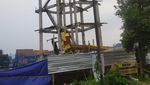 Potret Tower PDAM yang Hendak Dirubuhkan Berujung Crane Timpa Rumah