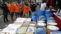 Barang bukti tersebut merupakan hasil operasi penyergapan dua gudang produksi obat keras ilegal di Bantul, Yogyakarta.